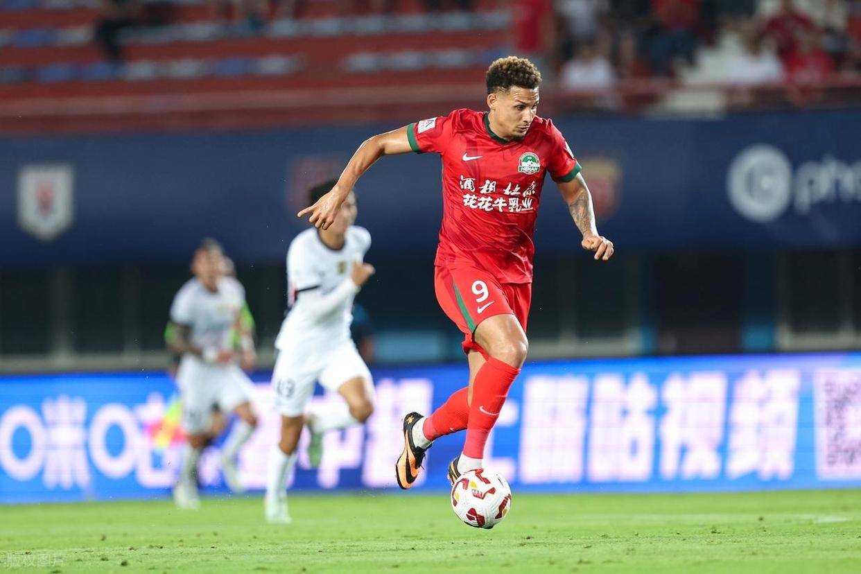 乐竞体育-足协杯-王上源钟义浩相互传射河南3-2逆转浙江