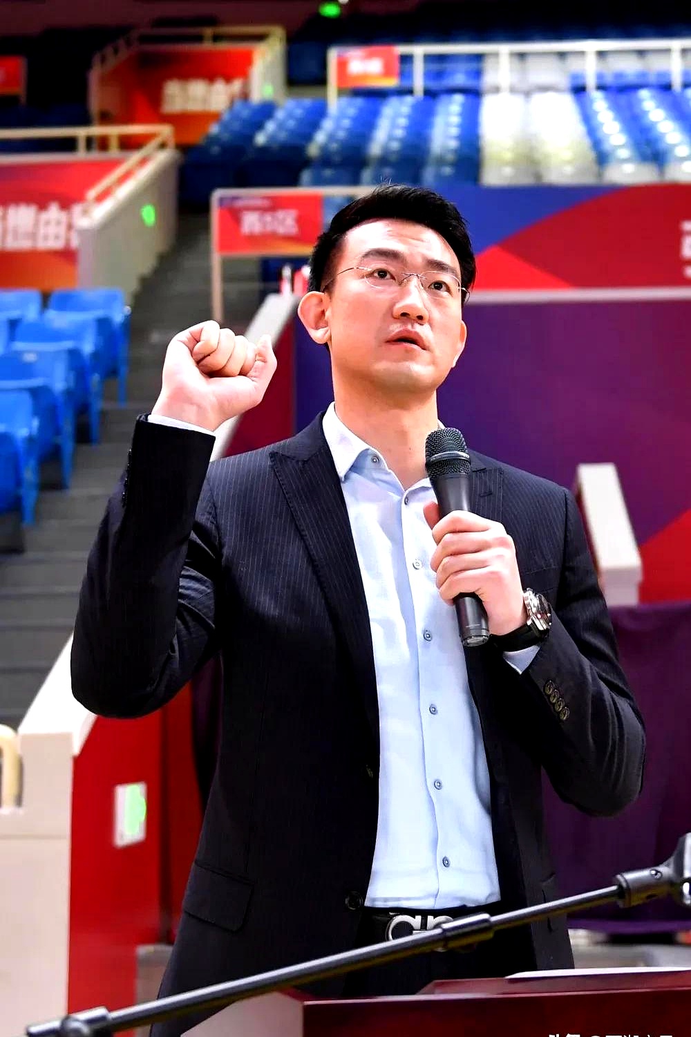 主教练精明独到，打造强大球队的简单介绍