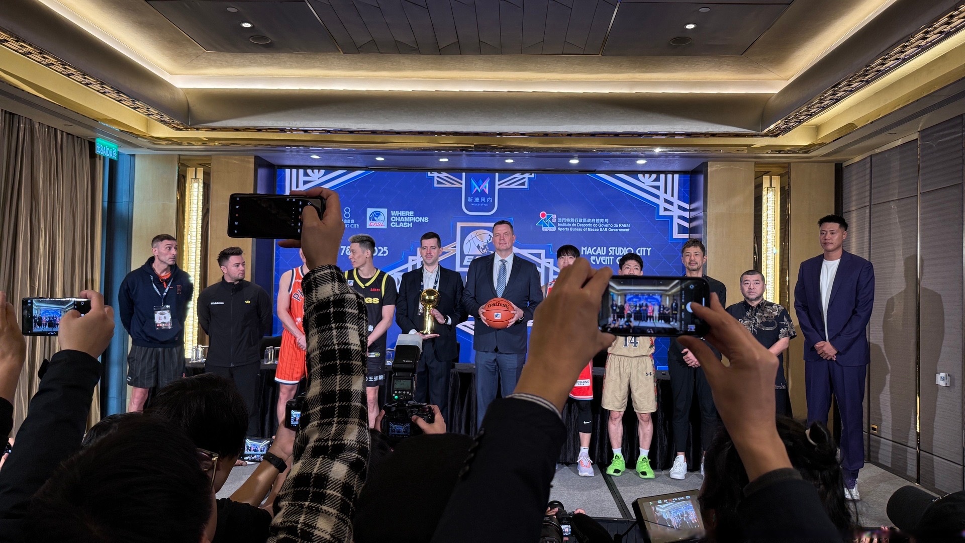 权健队主场揭幕，球迷上演热情助威